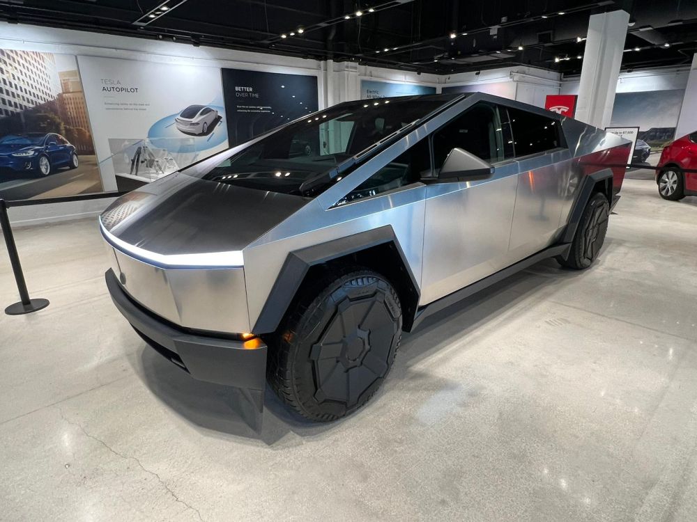 автомобиль тесла кибертрак, 2025 г.в.(копия)
